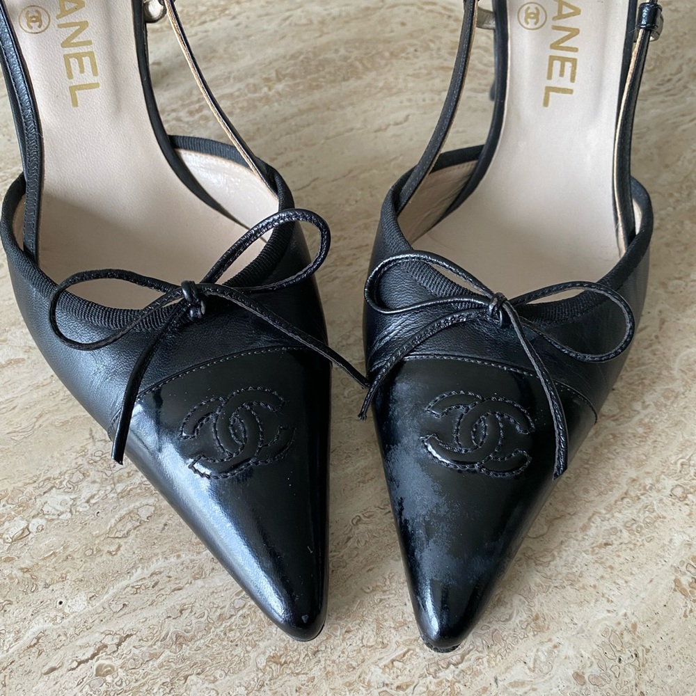 Vintage Chanel CC Bow Cap Toe Slingback Heels - Picture 6 of 11